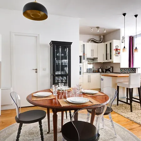 Apartment In Le Marais